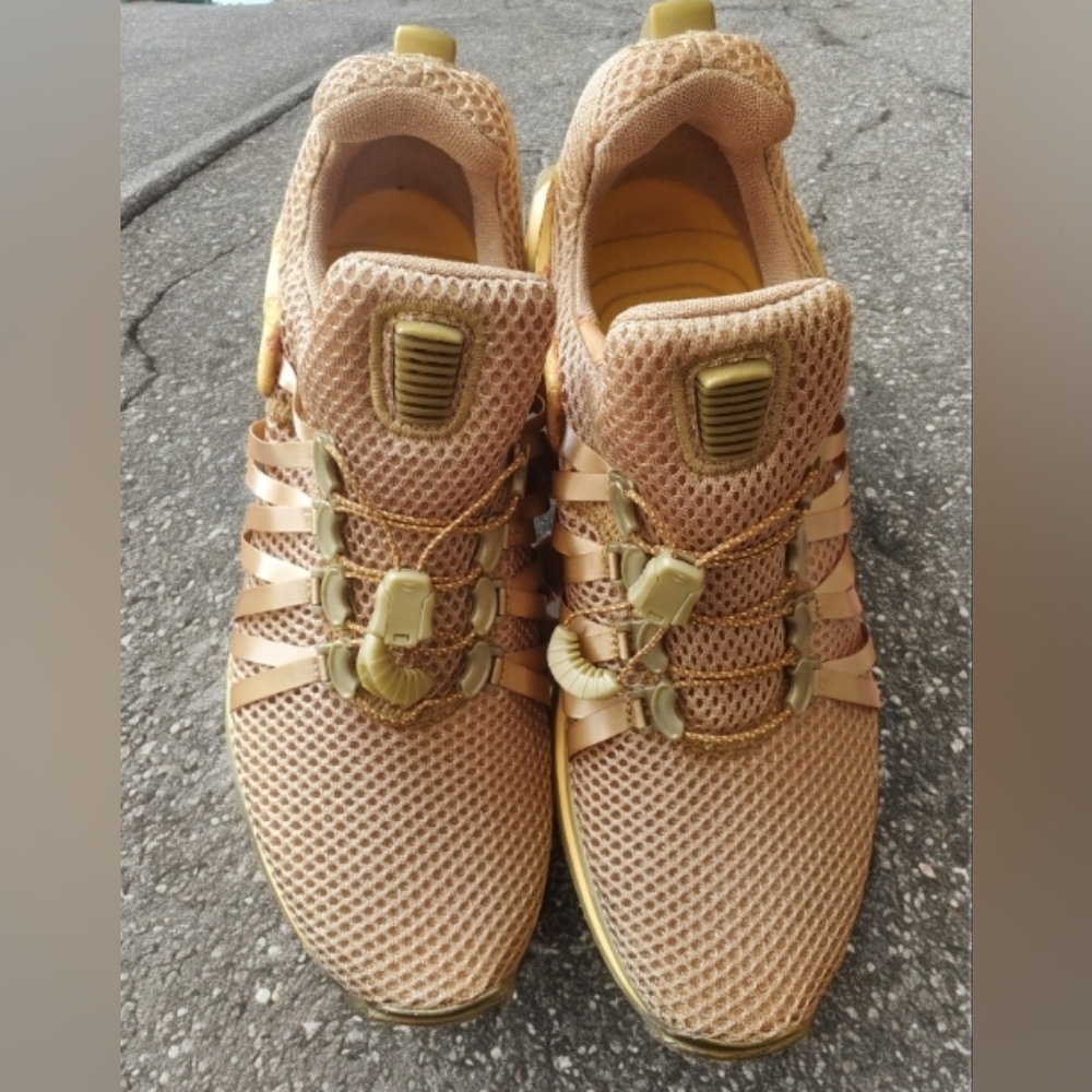 7.5 Nike gravity shox Sneakers new!